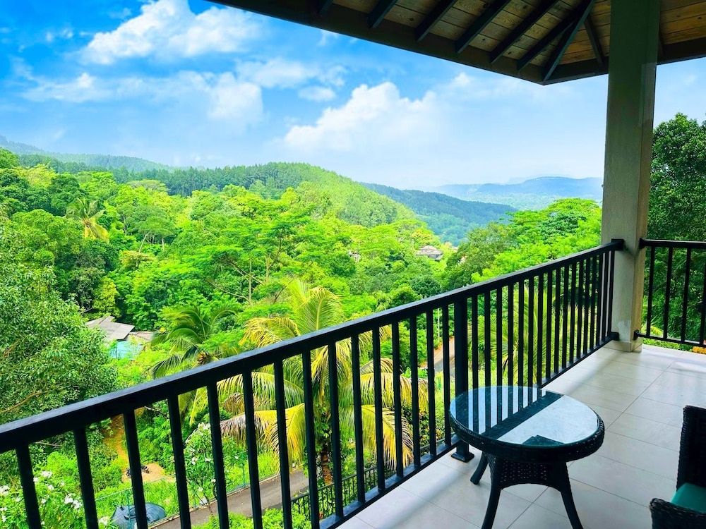 Grand Hills Kandy Family Room, Mountain View 7