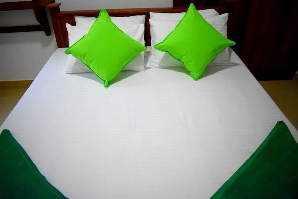 Yala Leonine Villa Basic Double Room 2