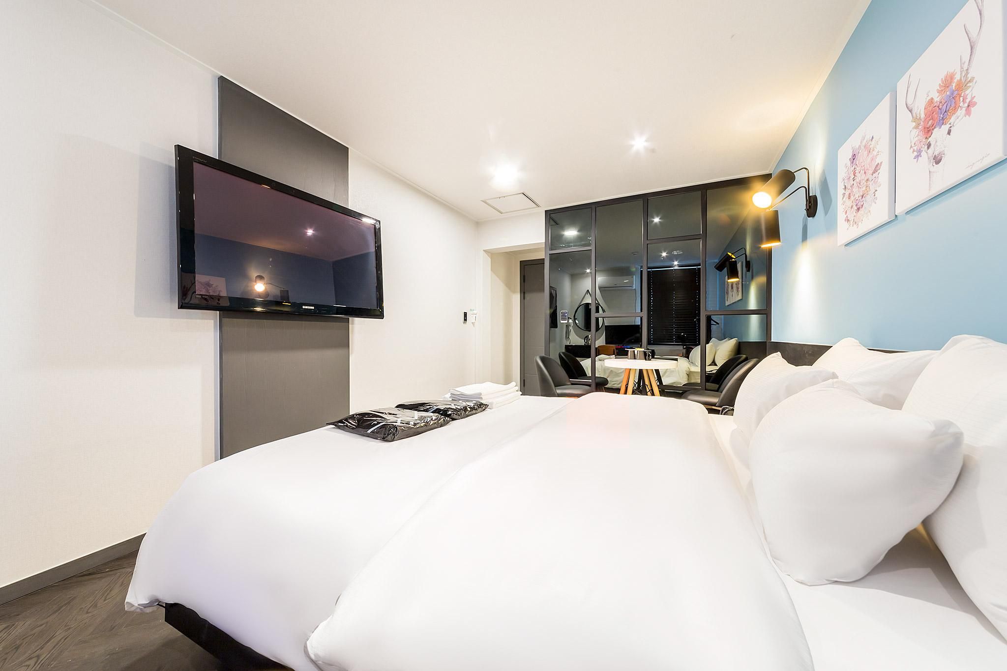 Standard (air conditioner cleaning completed in 25 years, additional charge for consecutive nights