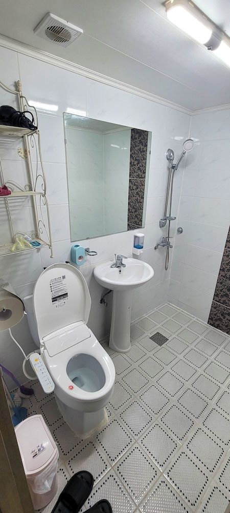 Junlive Pension Standard Room (Lemon Verbena) 2