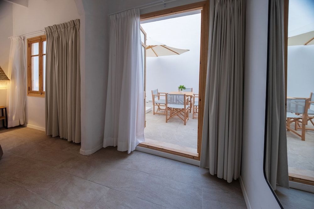 Hotel Tres Tocs Superior Quadruple Room 10