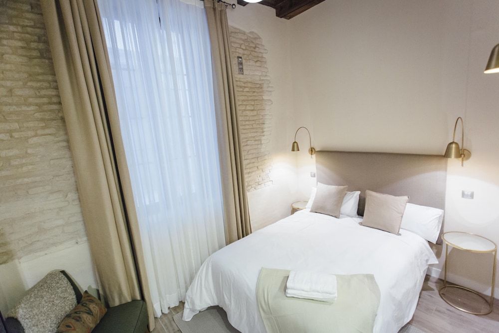 One&Lux Byron Suites