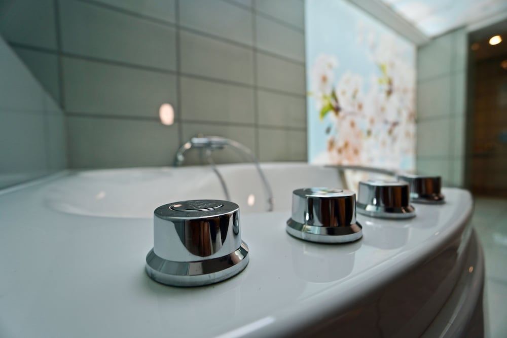 HOTEL DU LION D OR Romantic Room 2