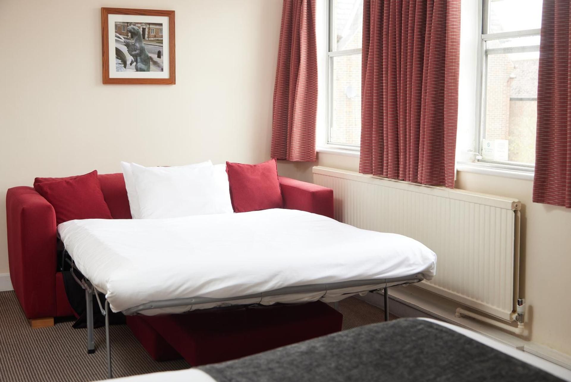 Family Room (2 Adults + 1 Child)