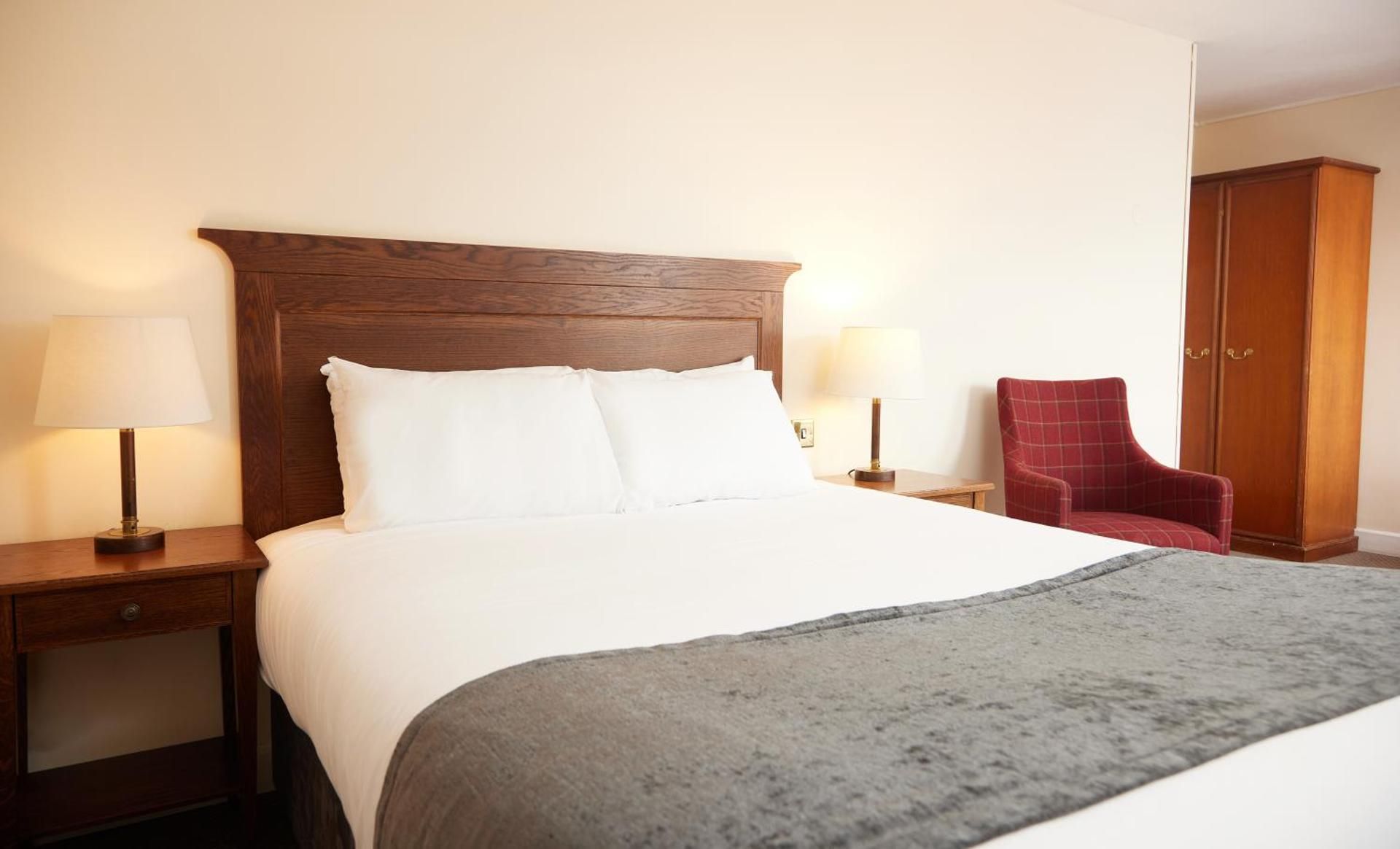 Family Room (2 Adults + 1 Child)