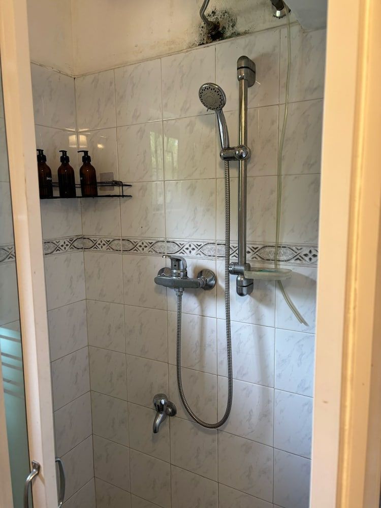 19 St. Stephen's Villa Standard Triple Room 4