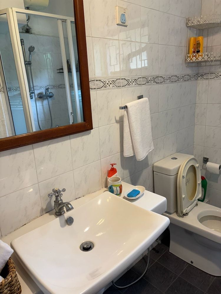 19 St. Stephen's Villa Standard Triple Room 3