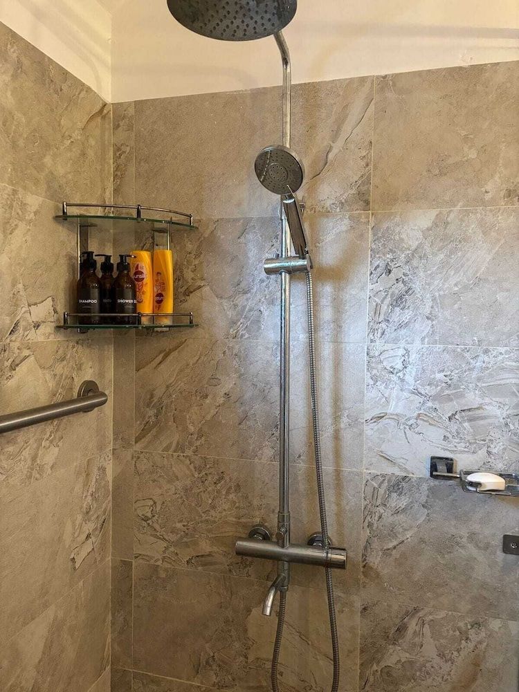 19 St. Stephen's Villa Standard Triple Room 5