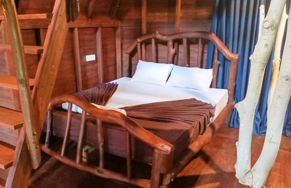 VR Nature Cottage Family Room, Garden View