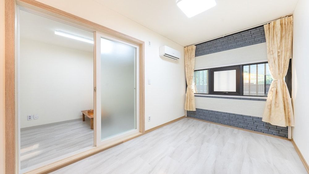 Gapyeong Solati Pension Basic Room, 3 Bedrooms (Sky Room) 6