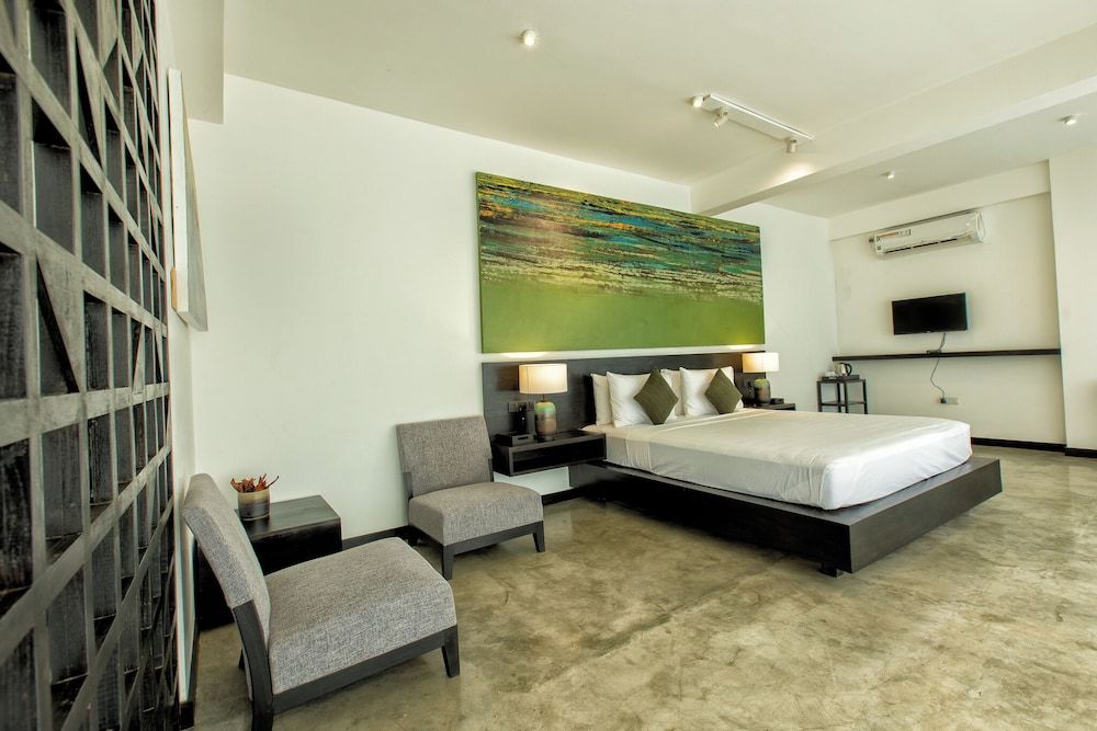 Splendour Residence Deluxe Double Room, Lagoon View 2