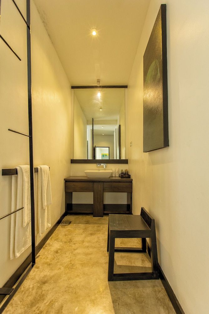 Splendour Residence Deluxe Double Room, Lagoon View 9