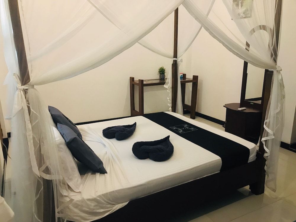 Sigiri Holiday Bungalow Deluxe Villa, 1 Queen Bed 7