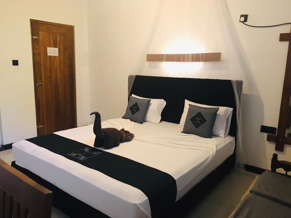 Sigiri Holiday Bungalow Deluxe Villa, 1 Queen Bed 4