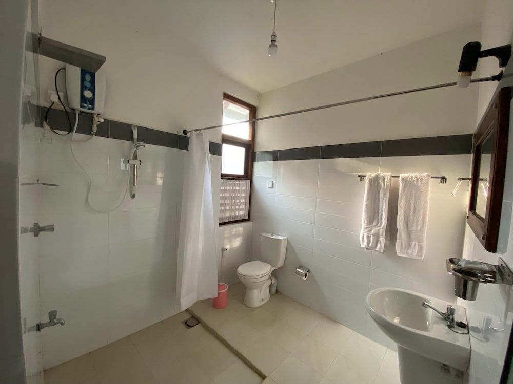 Sigiri Holiday Bungalow Deluxe Villa, 1 Queen Bed 9