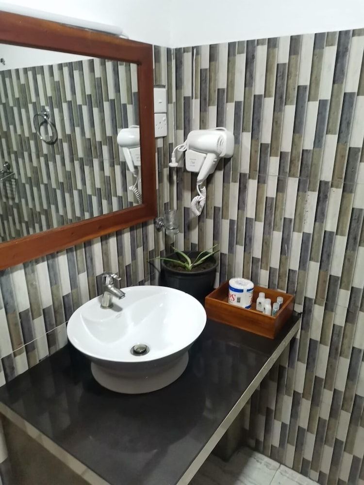 Sunshine Resort and Spa Deluxe Double Room 6