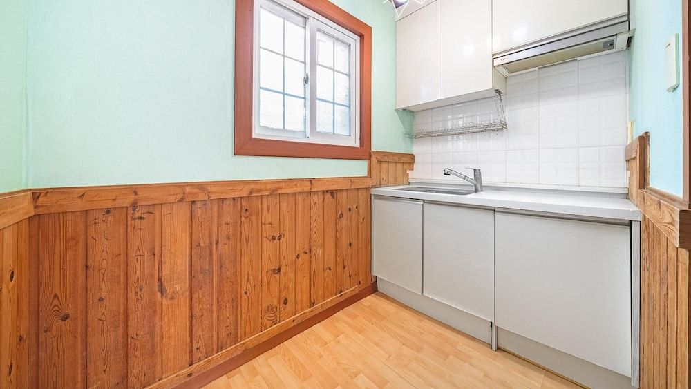 Taean Hagampo Coastvalley Pension Basic Room, 1 Bedroom (freesia) 5