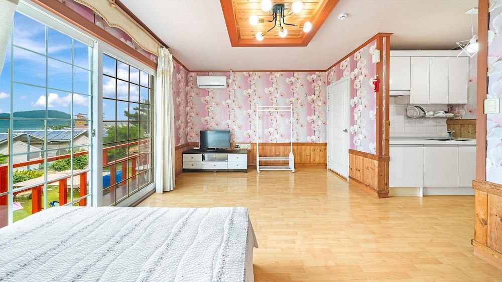 Taean Hagampo Coastvalley Pension Basic Room, 1 Bedroom (daisy) 7