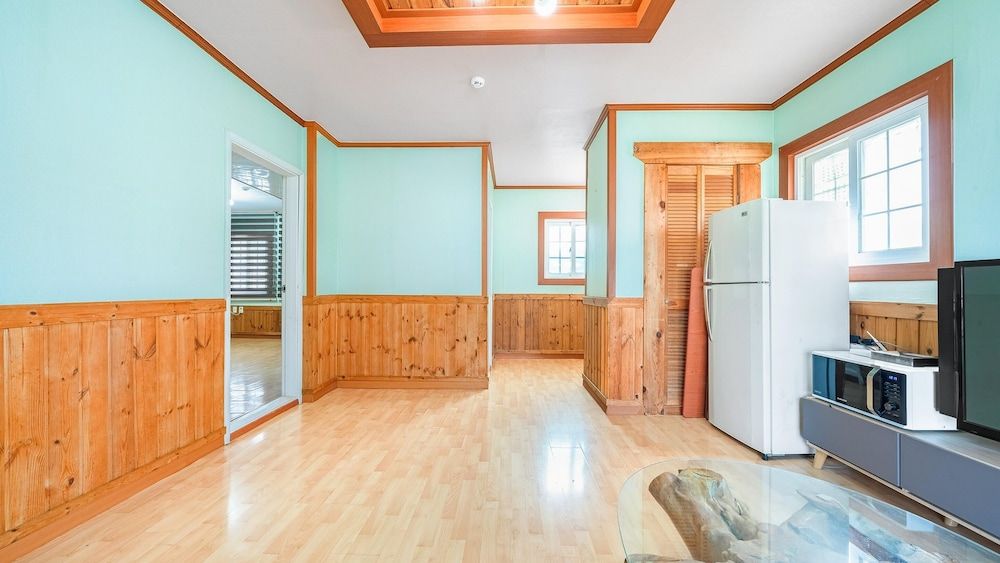 Taean Hagampo Coastvalley Pension Basic Room, 1 Bedroom (freesia) 4