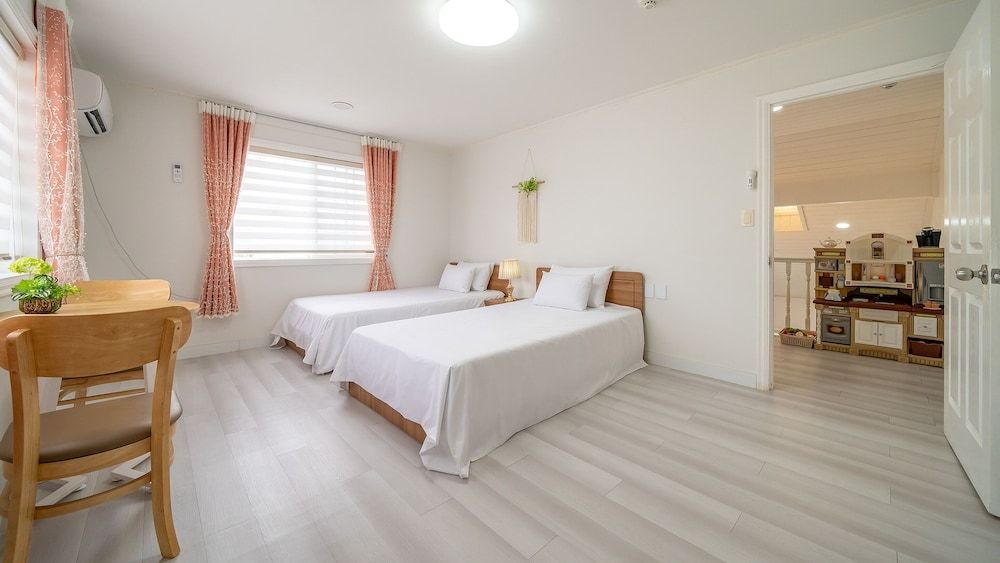 Daebudo Hebron Poolvilla Basic Room, 4 Bedrooms (Private Poolvilla 1F+2F)