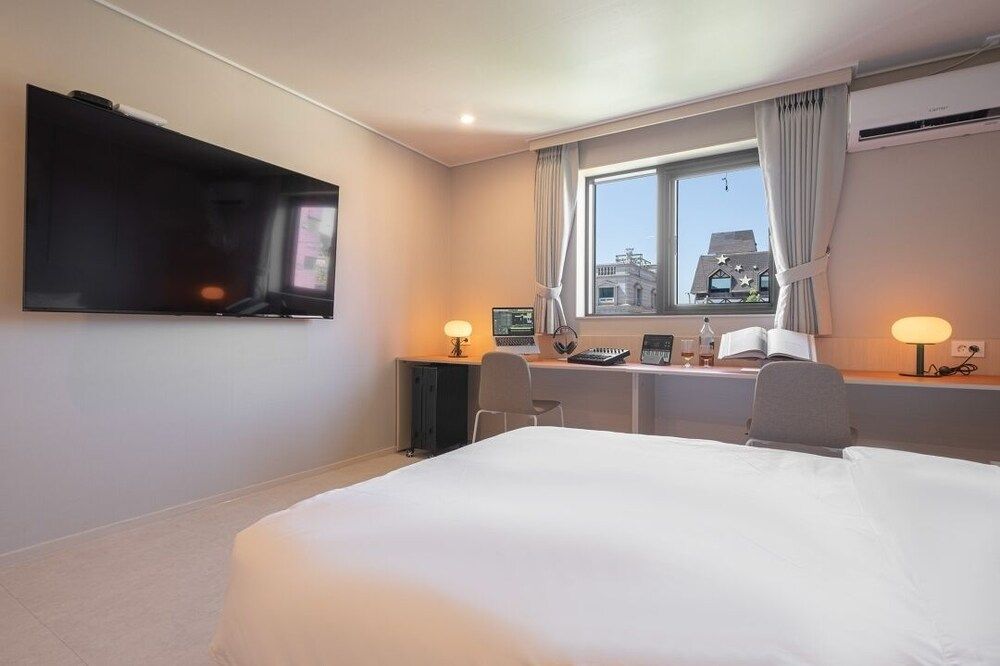 Workers Hotel Ansan by Aank Music Deluxe 4