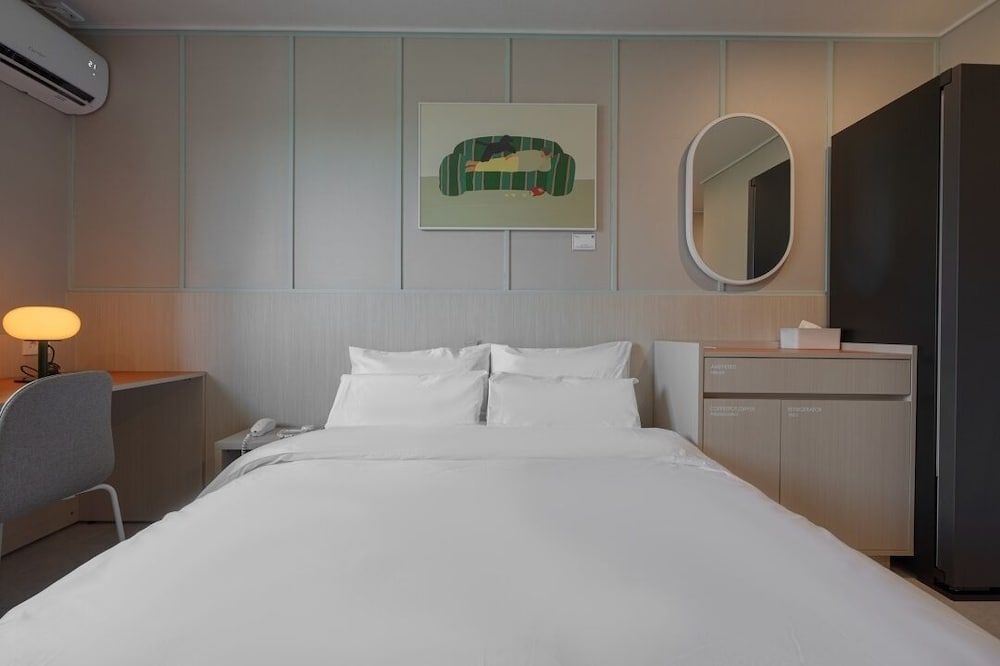 Workers Hotel Ansan by Aank Music Deluxe