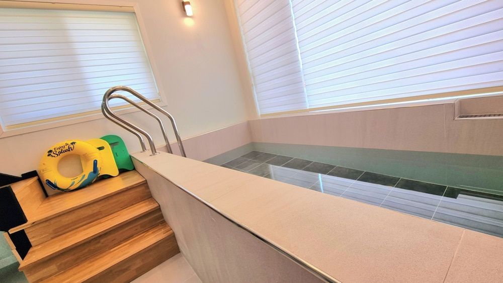 SunField Spabeach 12