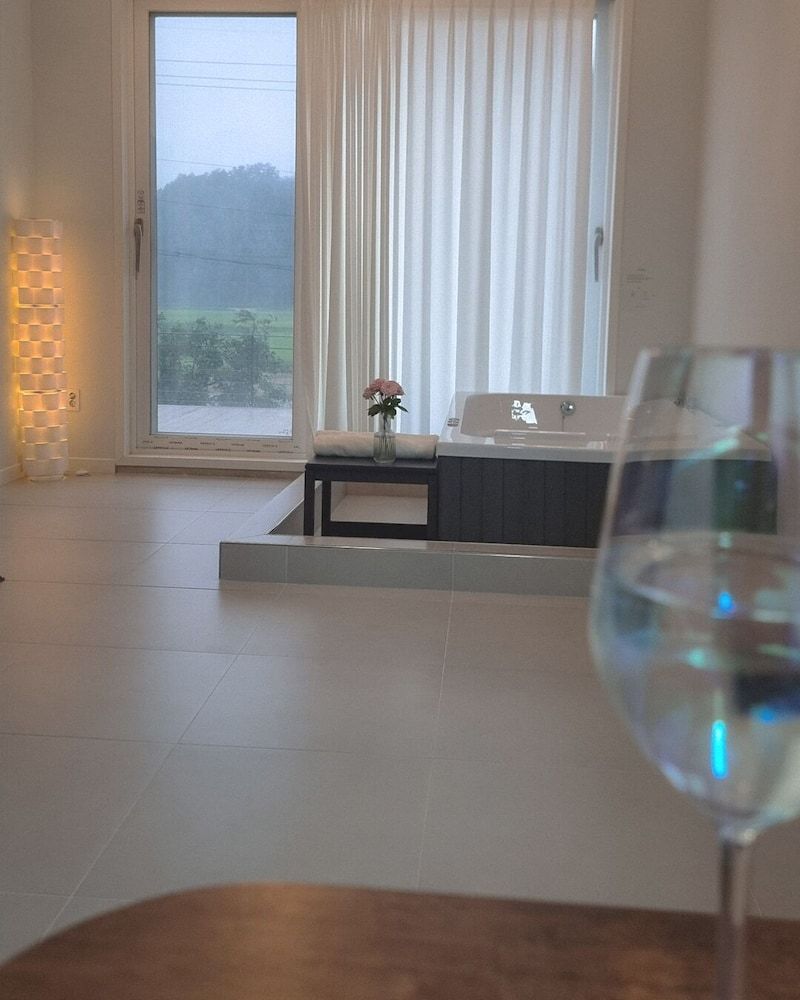 SunField Spabeach 19