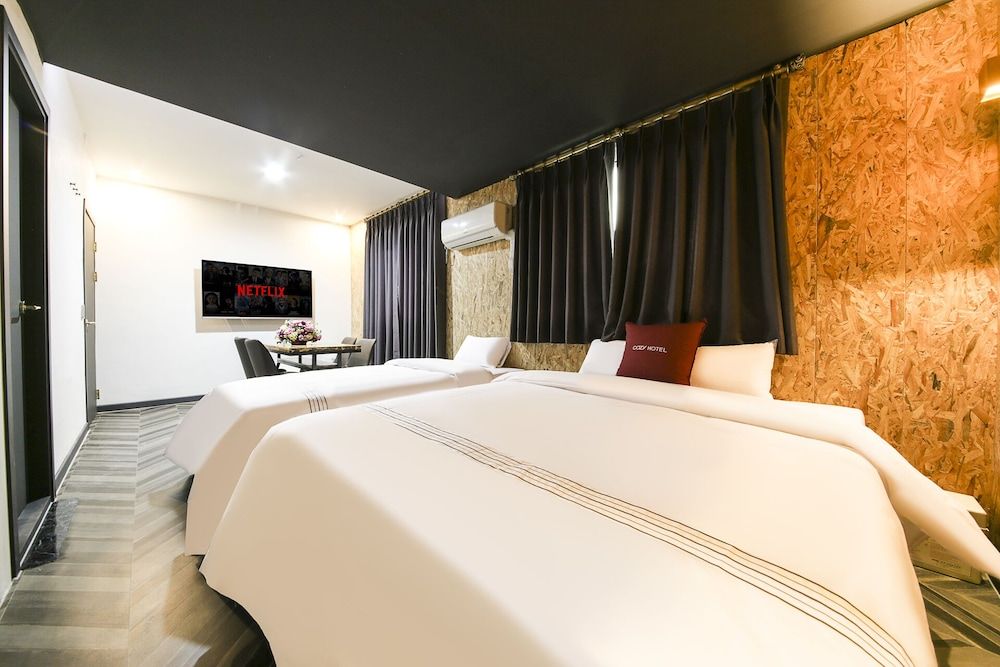 Hotel Cozy Family Twin Room (A Type)