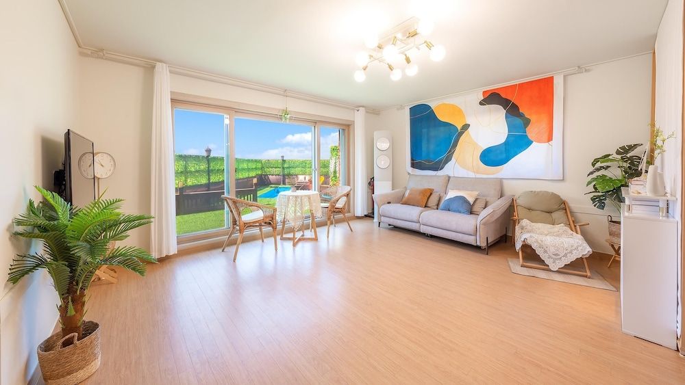 Taean Withdog Aegyeonspa Poolvilla