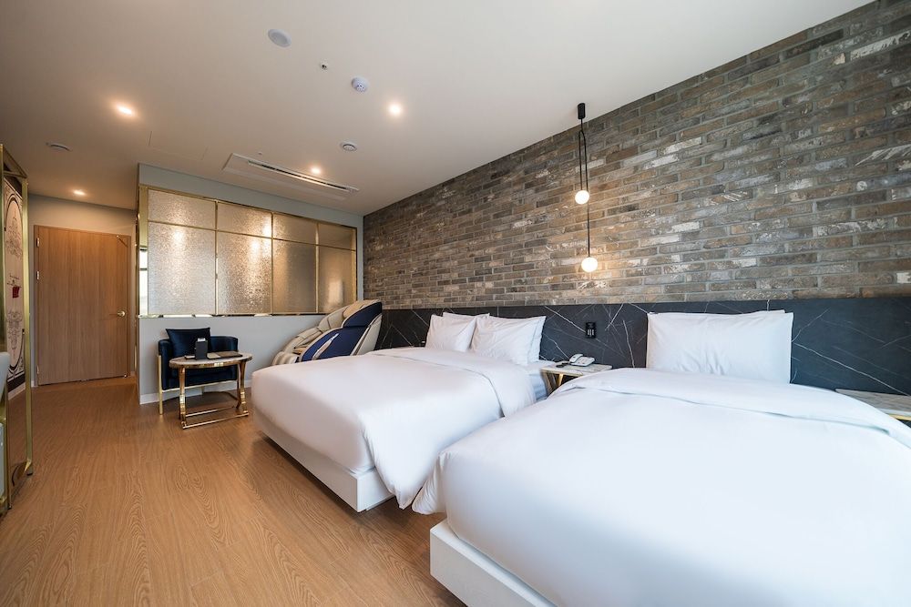 Hotel Four Star Standard Twin Room