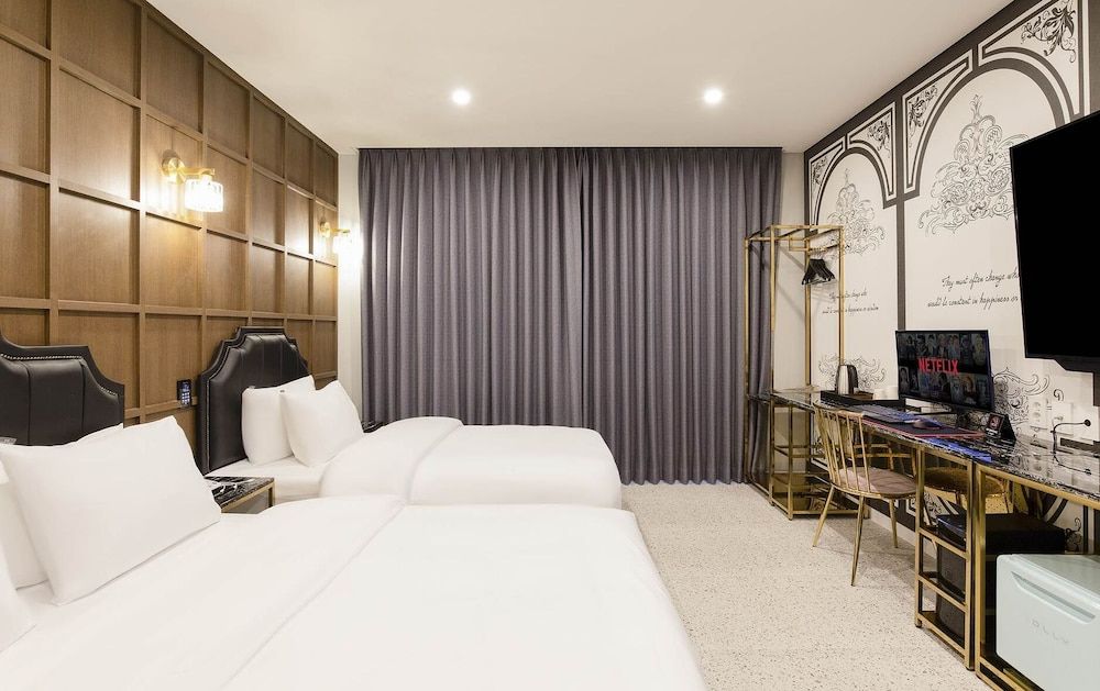 Hotel Four Star Standard Twin Room 2