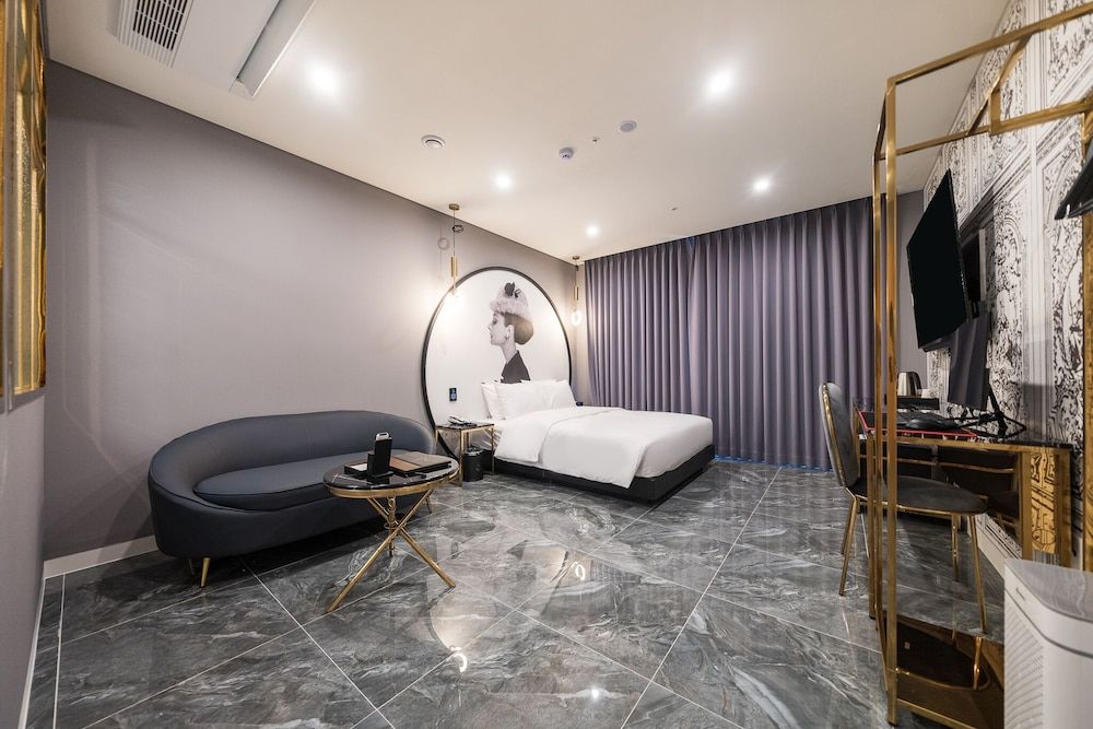 Hotel Four Star Standard Double Room 5