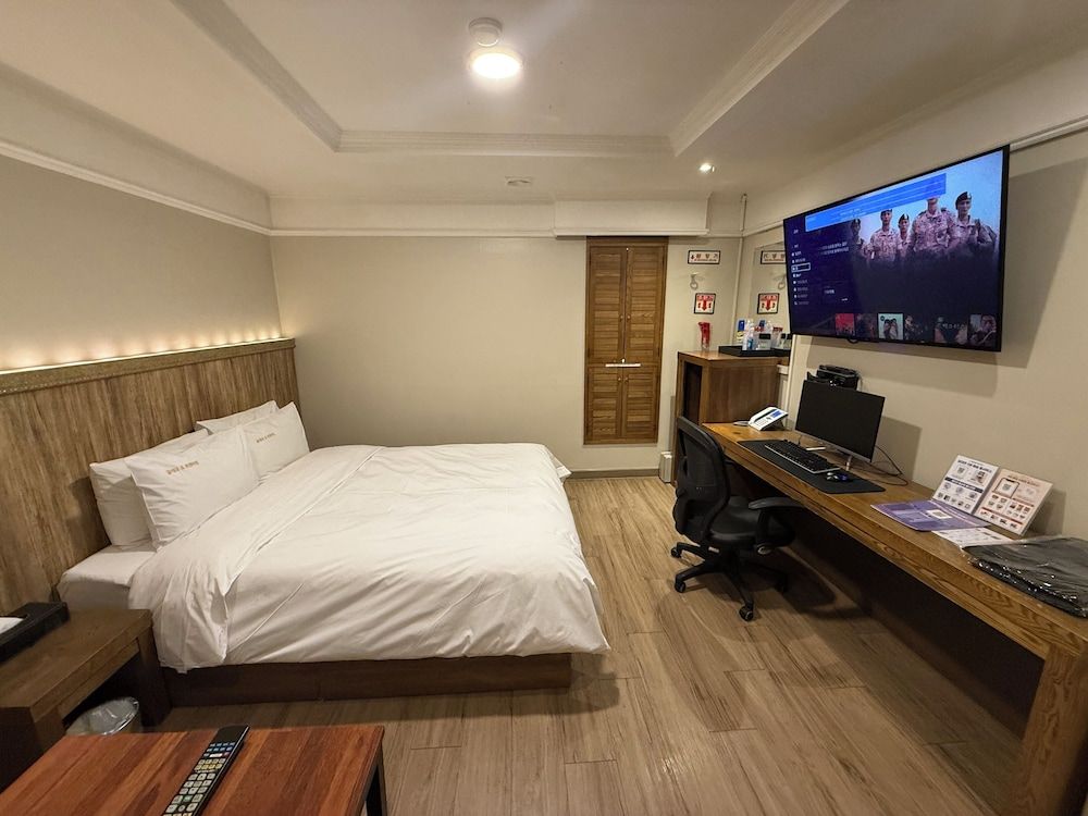 Ilsan Hotel Cleo Deluxe Double Room 2