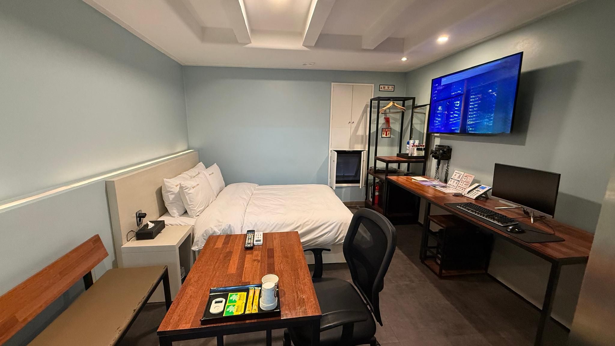 Ilsan Hotel Cleo Deluxe Room - Check-In 3PM 2