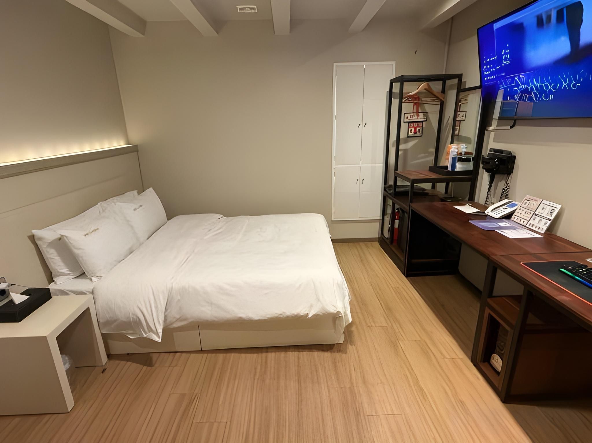 Ilsan Hotel Cleo Deluxe Double Room 8