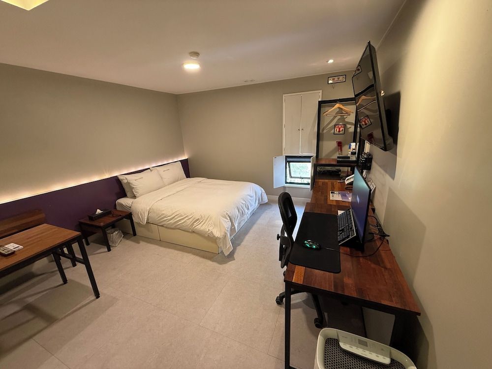 Ilsan Hotel Cleo Deluxe Double Room 4