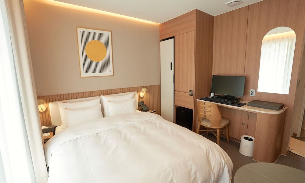 Brown Dot Hotel Gunsan Terminal Branch King Room - Balcony 4