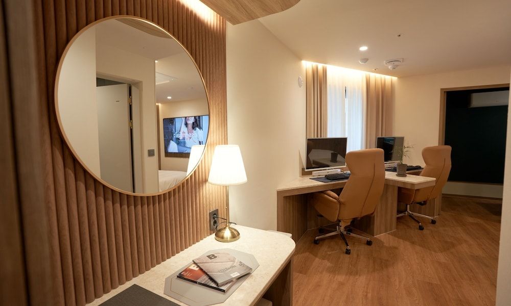 Brown Dot Hotel Gunsan Terminal Branch Superior King Room 8