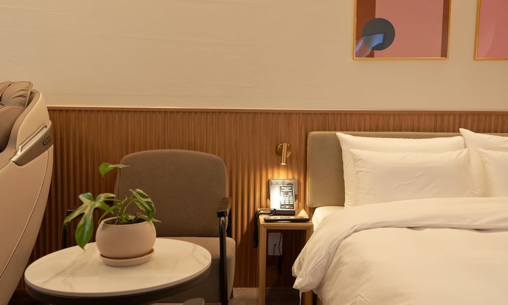 Brown Dot Hotel Gunsan Terminal Branch Deluxe King Room 8