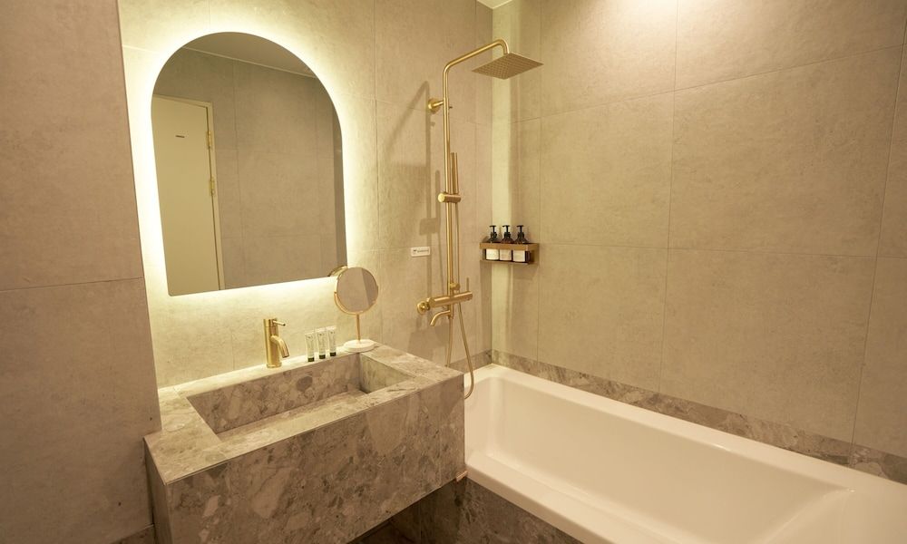 Brown Dot Hotel Gunsan Terminal Branch Deluxe King Room 5