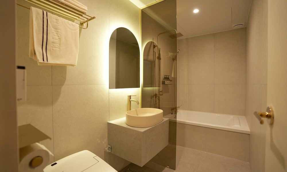 Brown Dot Hotel Gunsan Terminal Branch Deluxe King Room 4