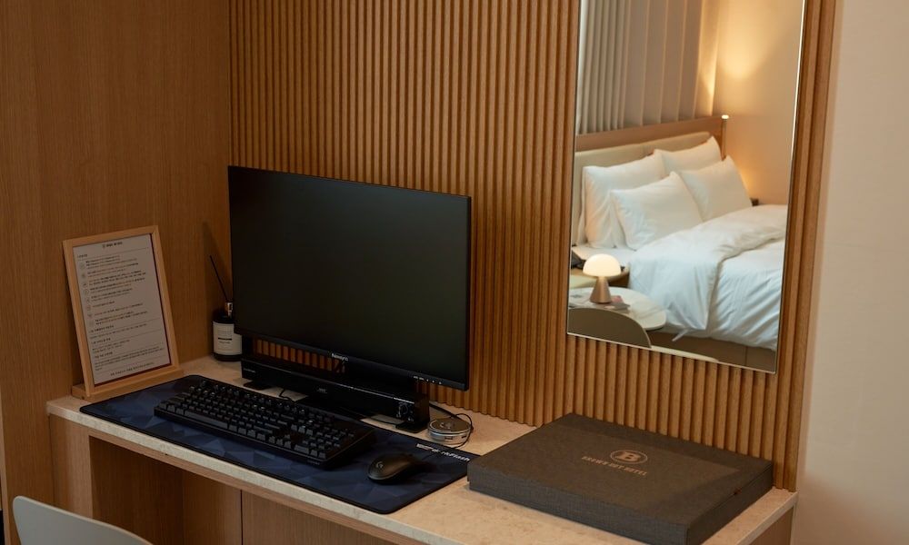 Brown Dot Hotel Gunsan Terminal Branch Deluxe King Room 7