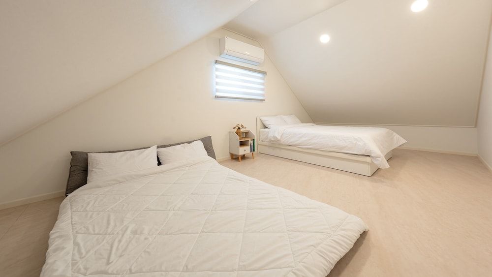 Gangneung Whiten Pension Basic Room, 3 Bedrooms (WhiteN B)