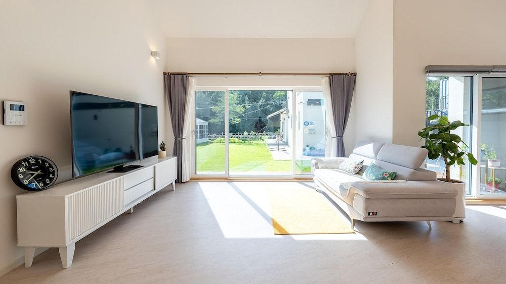 Gangneung Whiten Pension Basic Room, 3 Bedrooms (WhiteN B) 3