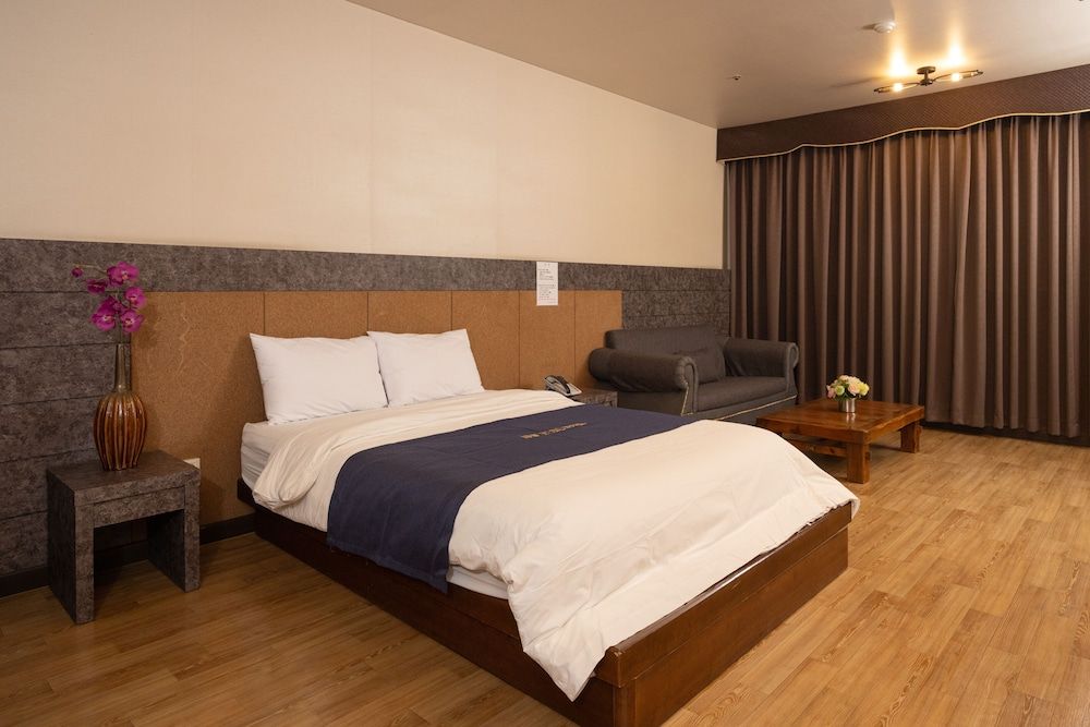 Cosmos Hotel Standard Family Room