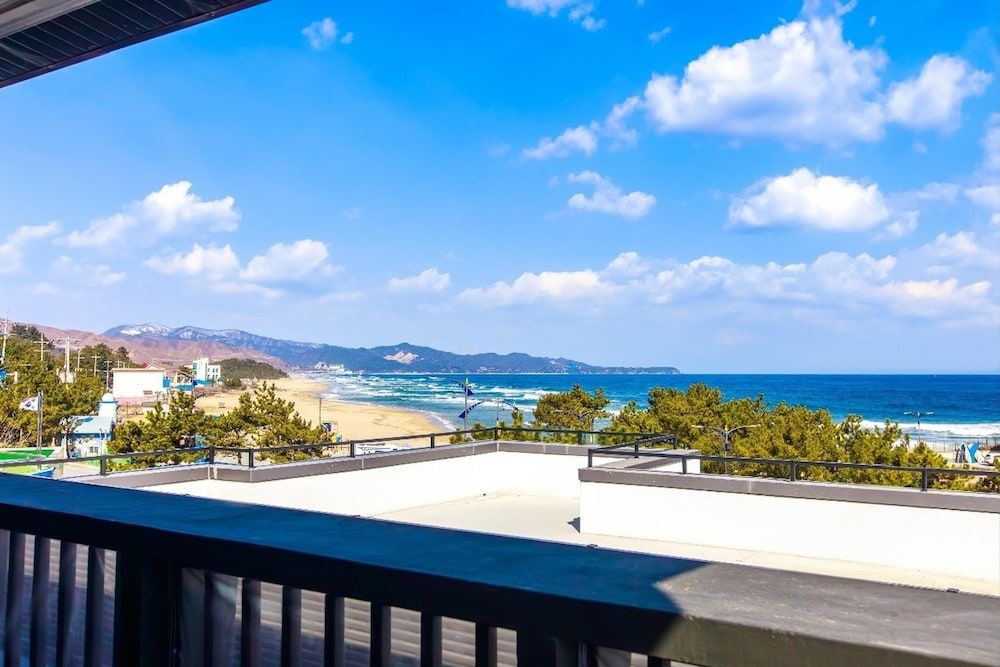 Donghae Badae Meomuleuda Basic Room, 1 Bedroom (301(ocean view)) 4