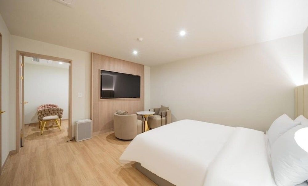Denbastar Hotel-Kyungnam University Branch Basic Double Room 2