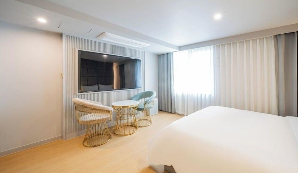 Denbastar Hotel-Kyungnam University Branch Deluxe Double Room 2