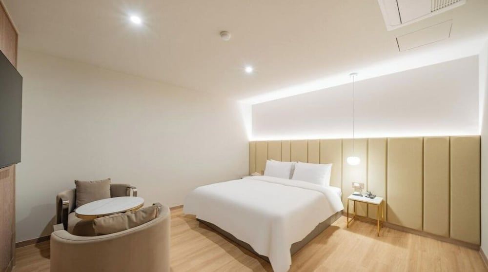 Denbastar Hotel-Kyungnam University Branch Basic Double Room